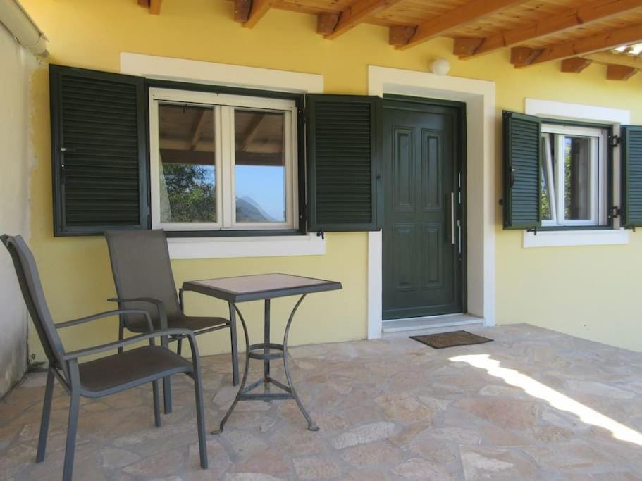 Facade/entrance, Balcony/Terrace