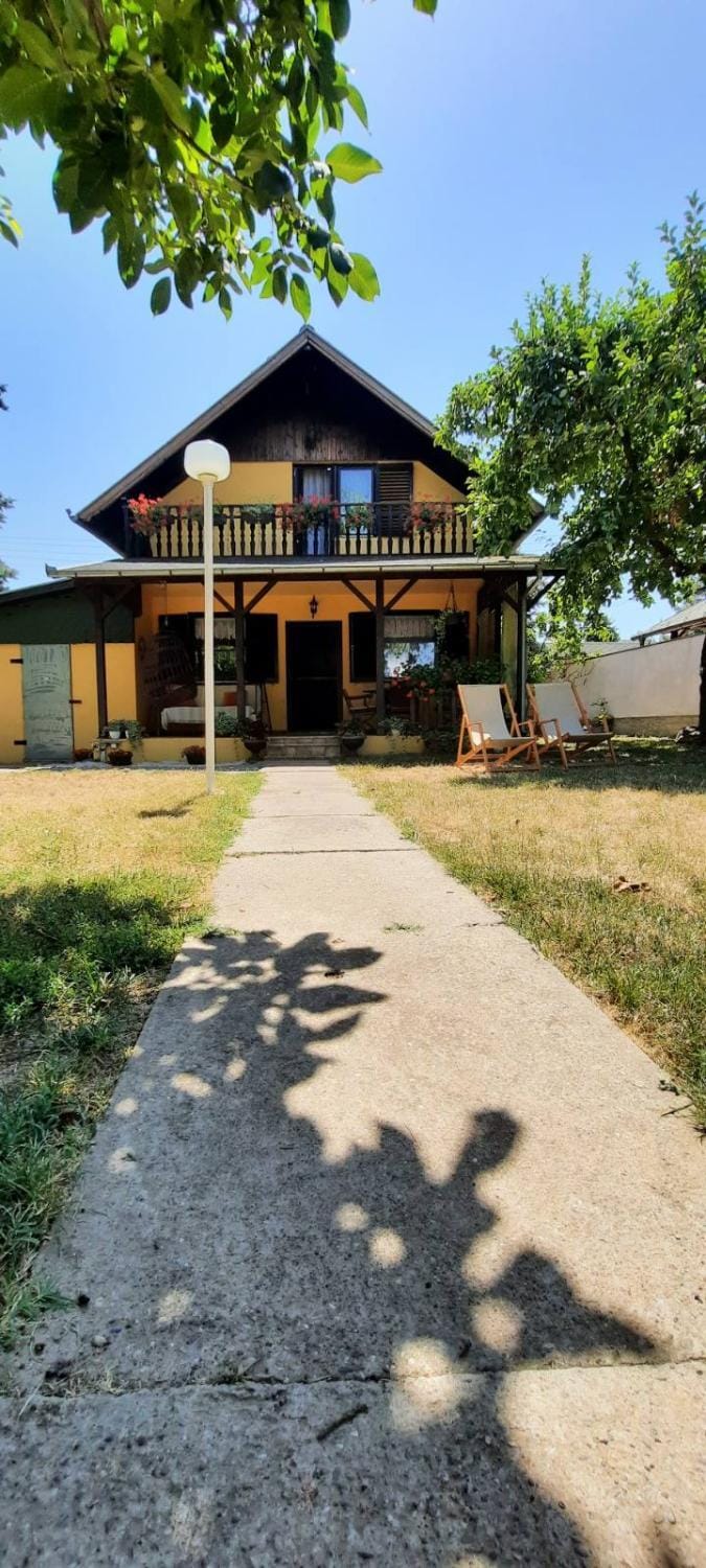 Kuca Ribarev san House in Novi Sad