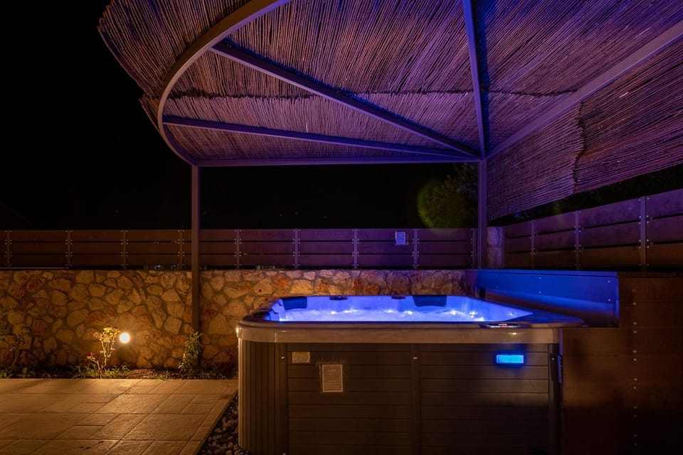 Hot Tub, Swimming pool