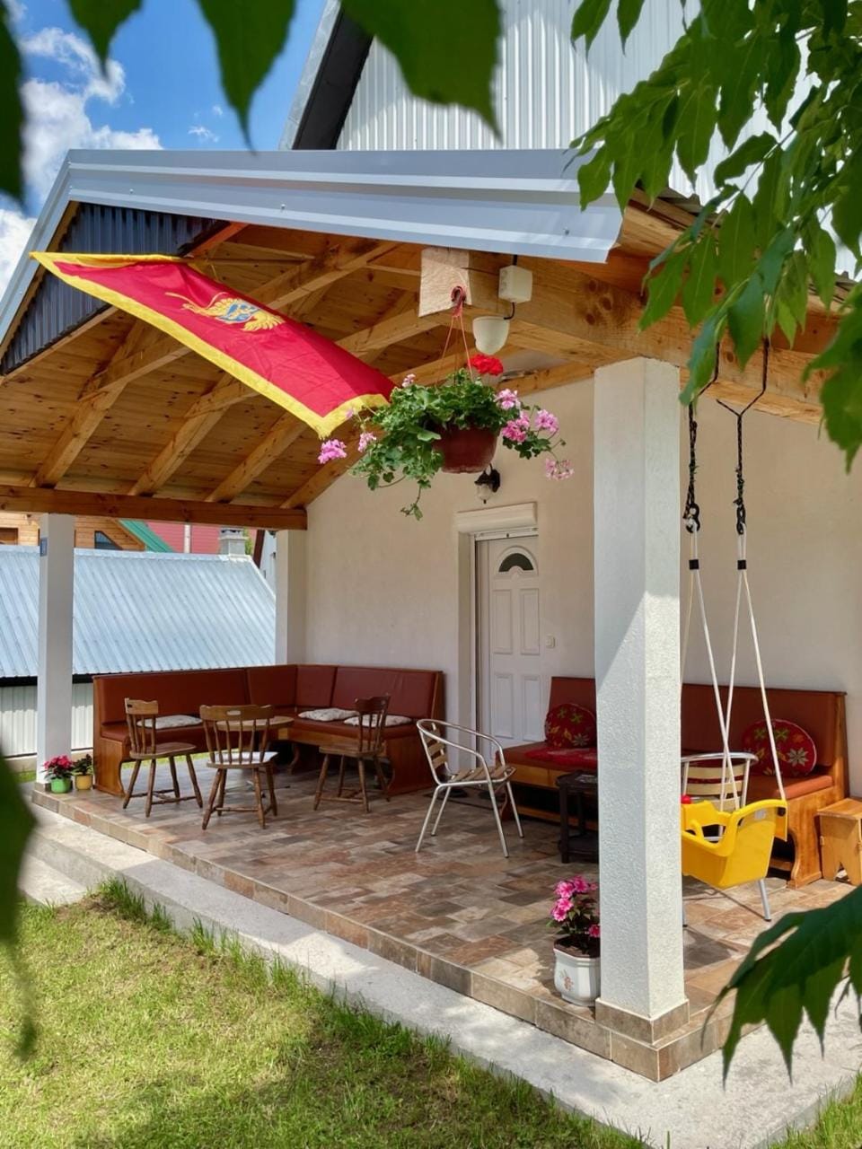 Property building, Patio, Facade/entrance, Garden, View (from property/room), Balcony/Terrace, Garden view, Inner courtyard view