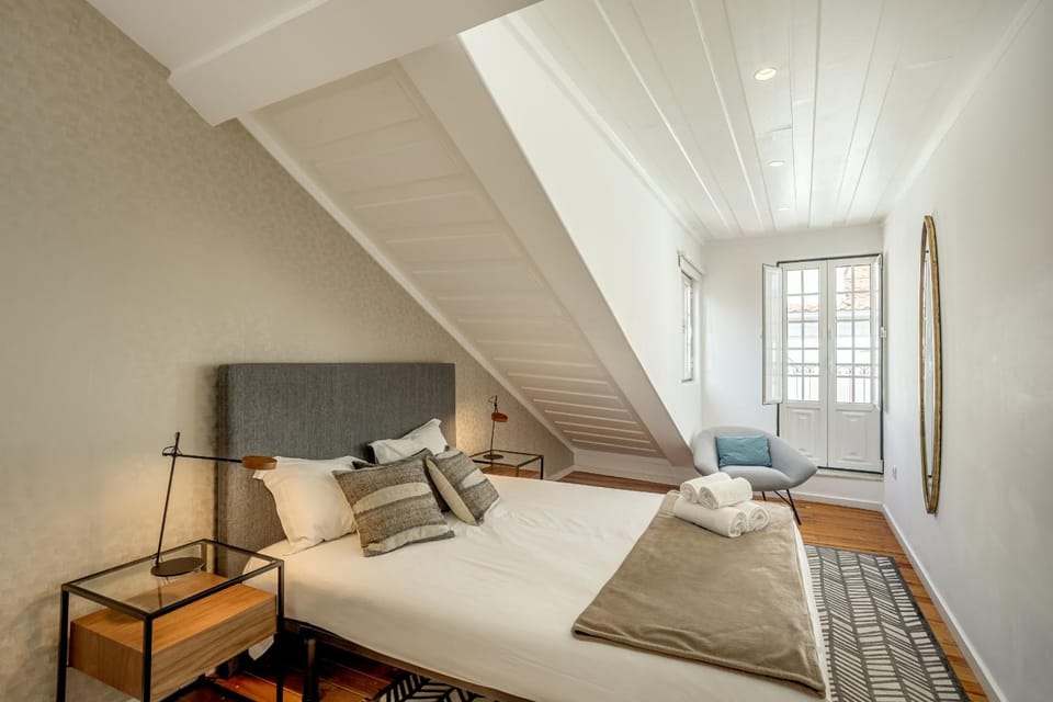 São Bento Modern by Homing Apartment in Lisbon