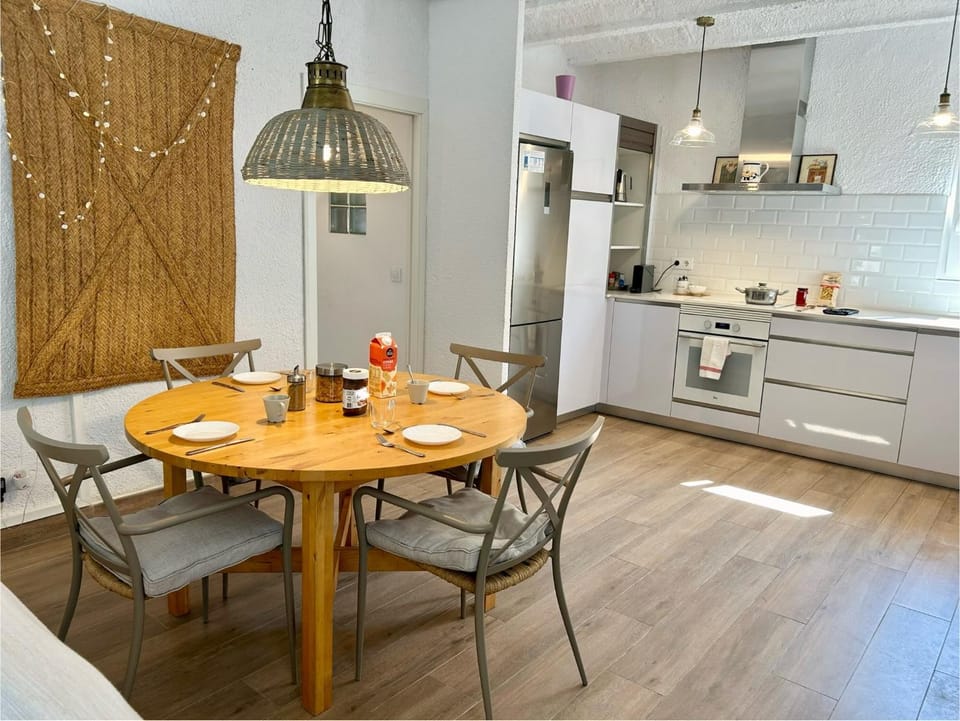 Kitchen or kitchenette, Dining area, dishwasher, oven, stove, toaster
