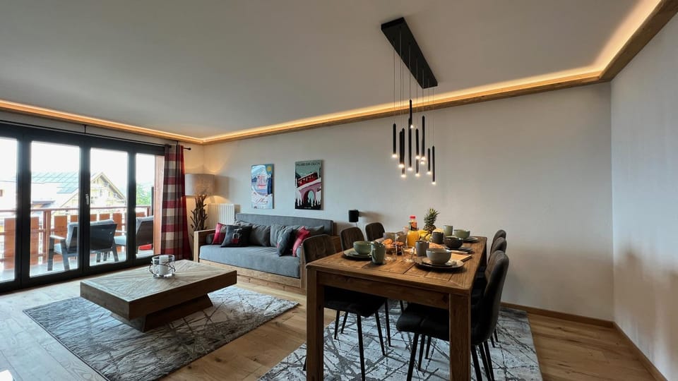 Living room, Seating area, Dining area