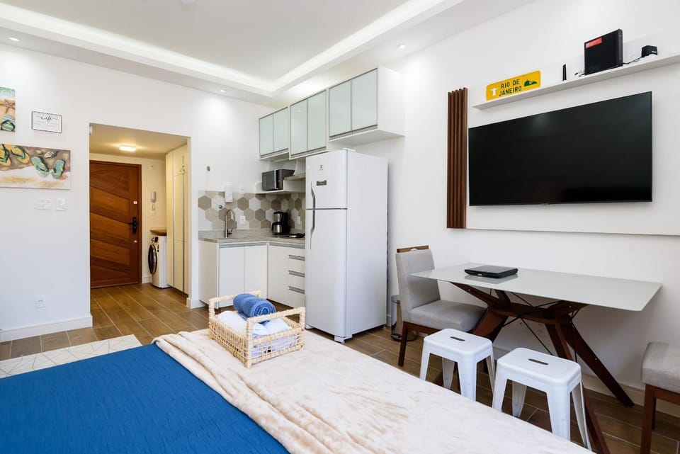 Studio w/ Christ the Redeemer view | SQC 143D/1320 Apartment in Rio de Janeiro