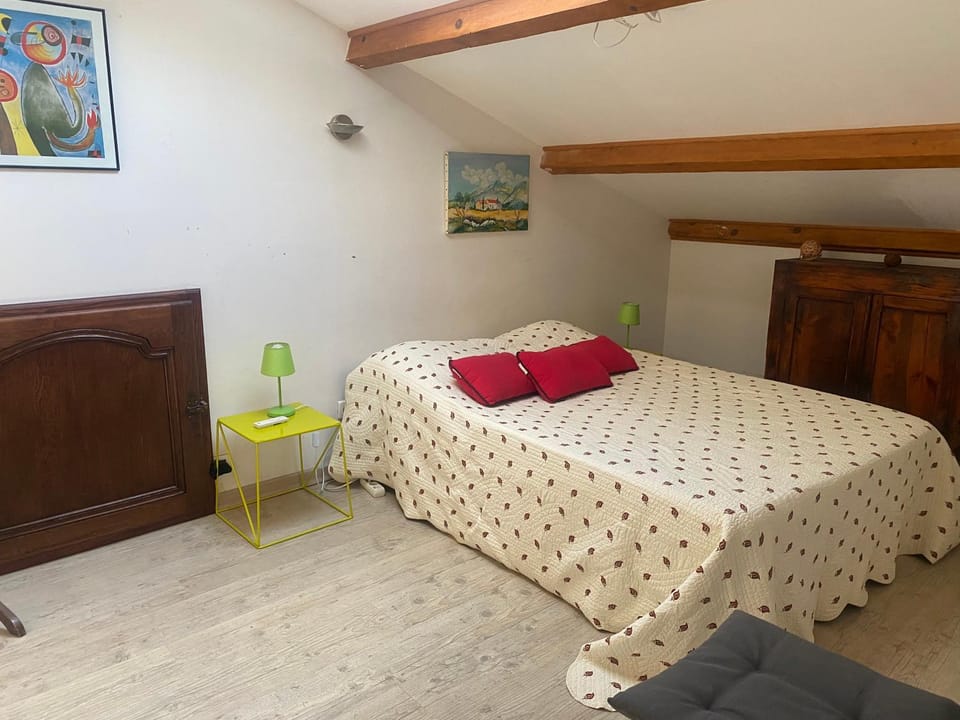 Loue appartement avec jardin Apartment in Provence-Alpes-Côte d'Azur