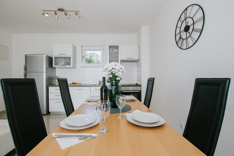 APARTMAN SUNNY Apartment in Okrug Gornji