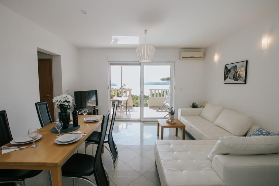 APARTMAN SUNNY Apartment in Okrug Gornji