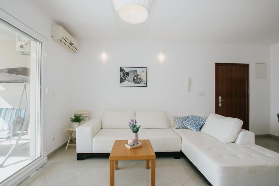 APARTMAN SUNNY Apartment in Okrug Gornji