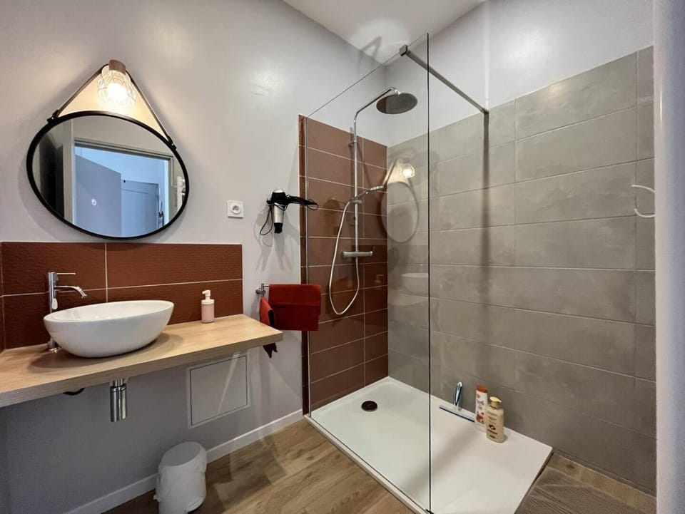 Shower, Bathroom, towels