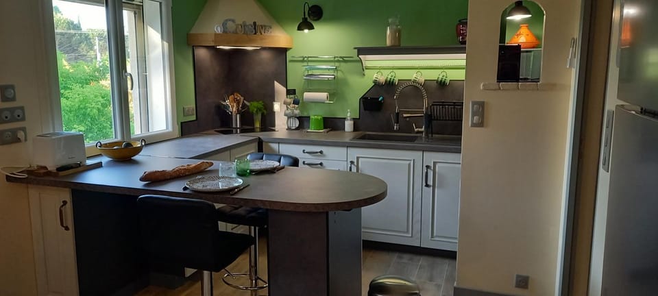 Grand studio lumineux, entièrement rénové avec jardin Apartment in Le Thor