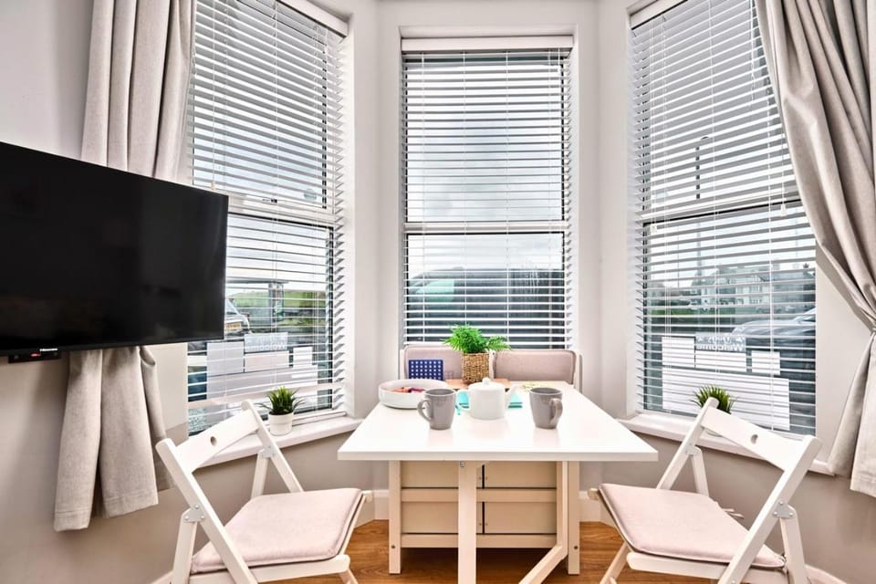 Modern Dog-Friendly Apt Beside Beach- West Beach 1 Apartment in Portrush