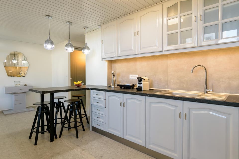 Coffee/tea facilities, Kitchen or kitchenette, Dining area, pet friendly, stove