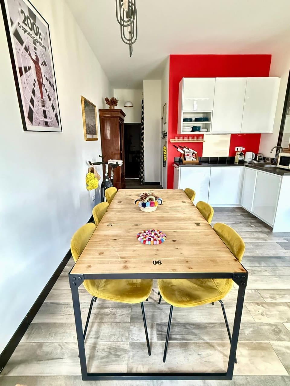 T2 Chic, Vue Vieux-Port et Notre Dame, Atypique, Calme, Clim, 48M2, Accès autonome avec code Apartment in Marseille