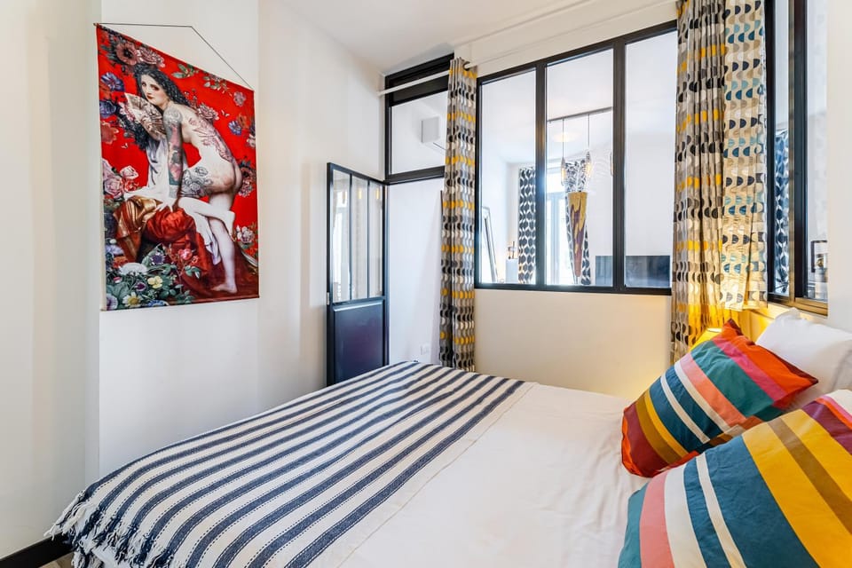 T2 Chic, Vue Vieux-Port et Notre Dame, Atypique, Calme, Clim, 48M2, Accès autonome avec code Apartment in Marseille