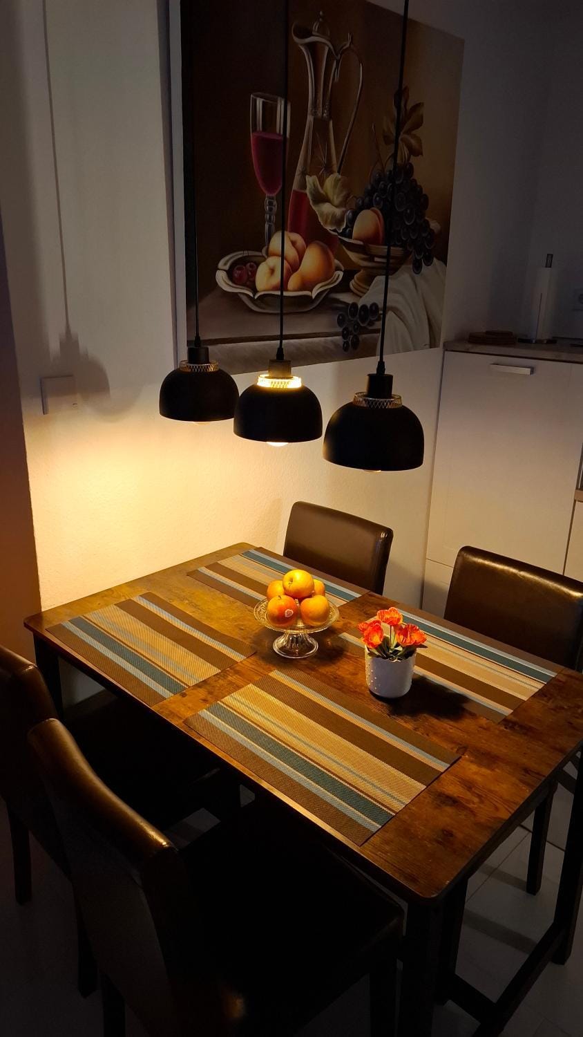 Food and drinks, Seating area, Dining area