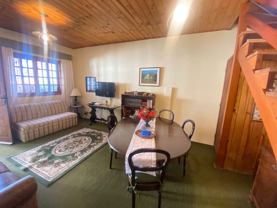 Casa aconchegante pertinho de tudo, ótima localização. House in Campos do Jordão