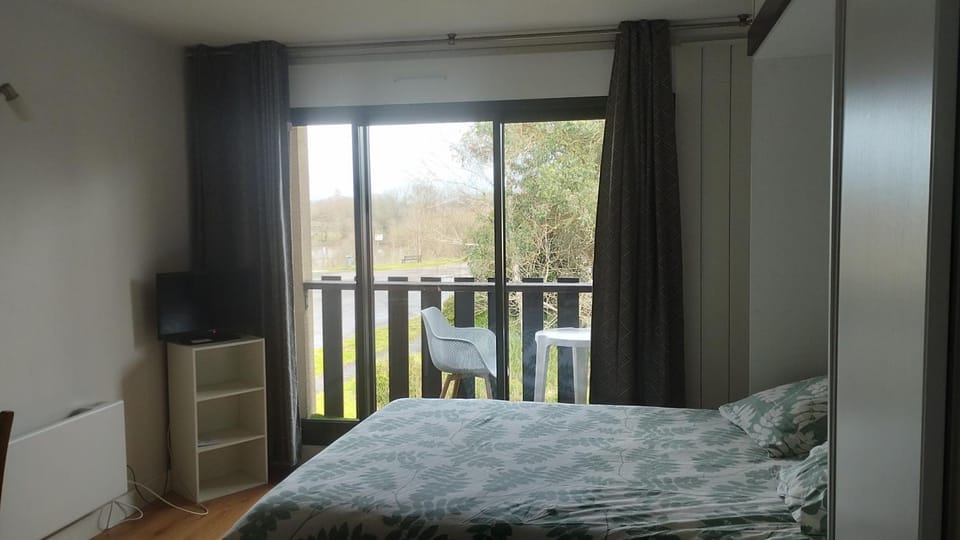 Studio tout confort au bord du lac d'Estey avec parking privé Apartment in Dax
