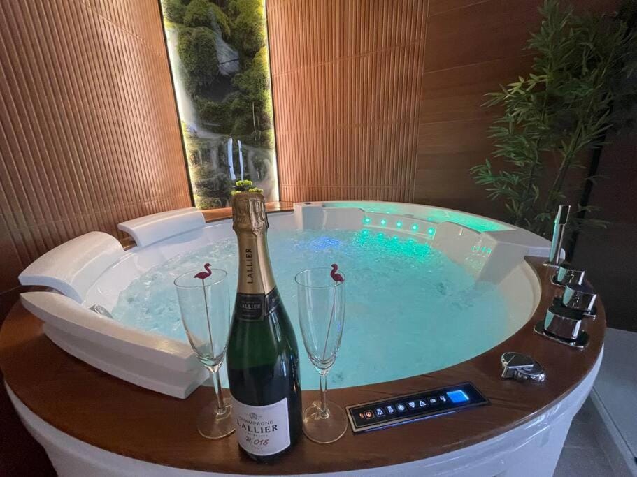 Esprit BALI ....LOVE SPA, Sauna de luxe à Mulhouse Apartment in Mulhouse