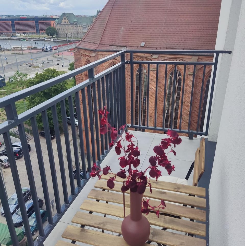Property building, View (from property/room), View (from property/room), Balcony/Terrace, City view, City view, Landmark view, Landmark view, River view, River view, Street view, Street view
