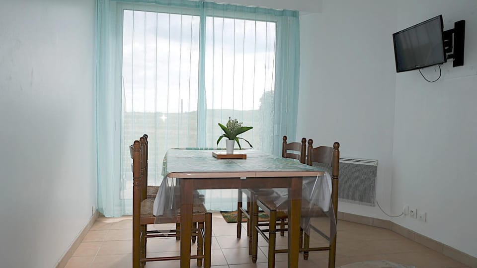 TV and multimedia, Dining area