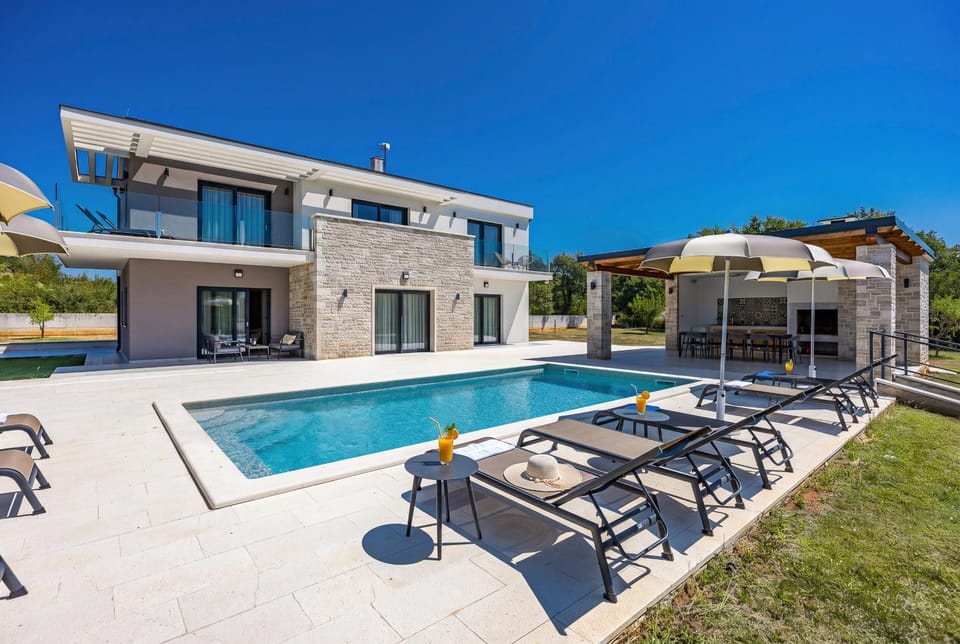 Property building, Swimming pool