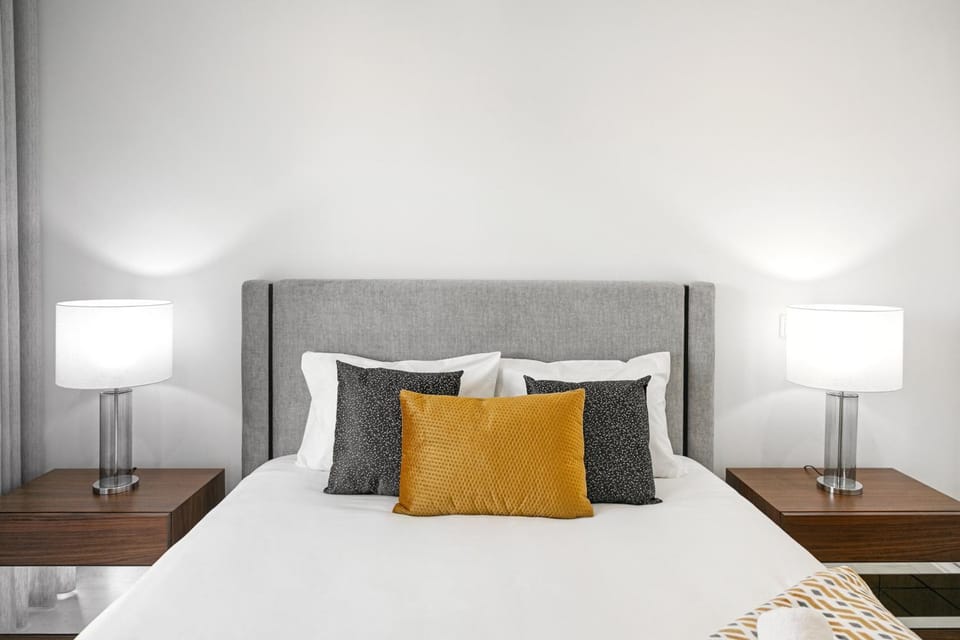 Bed, Photo of the whole room, Decorative detail, Bedroom