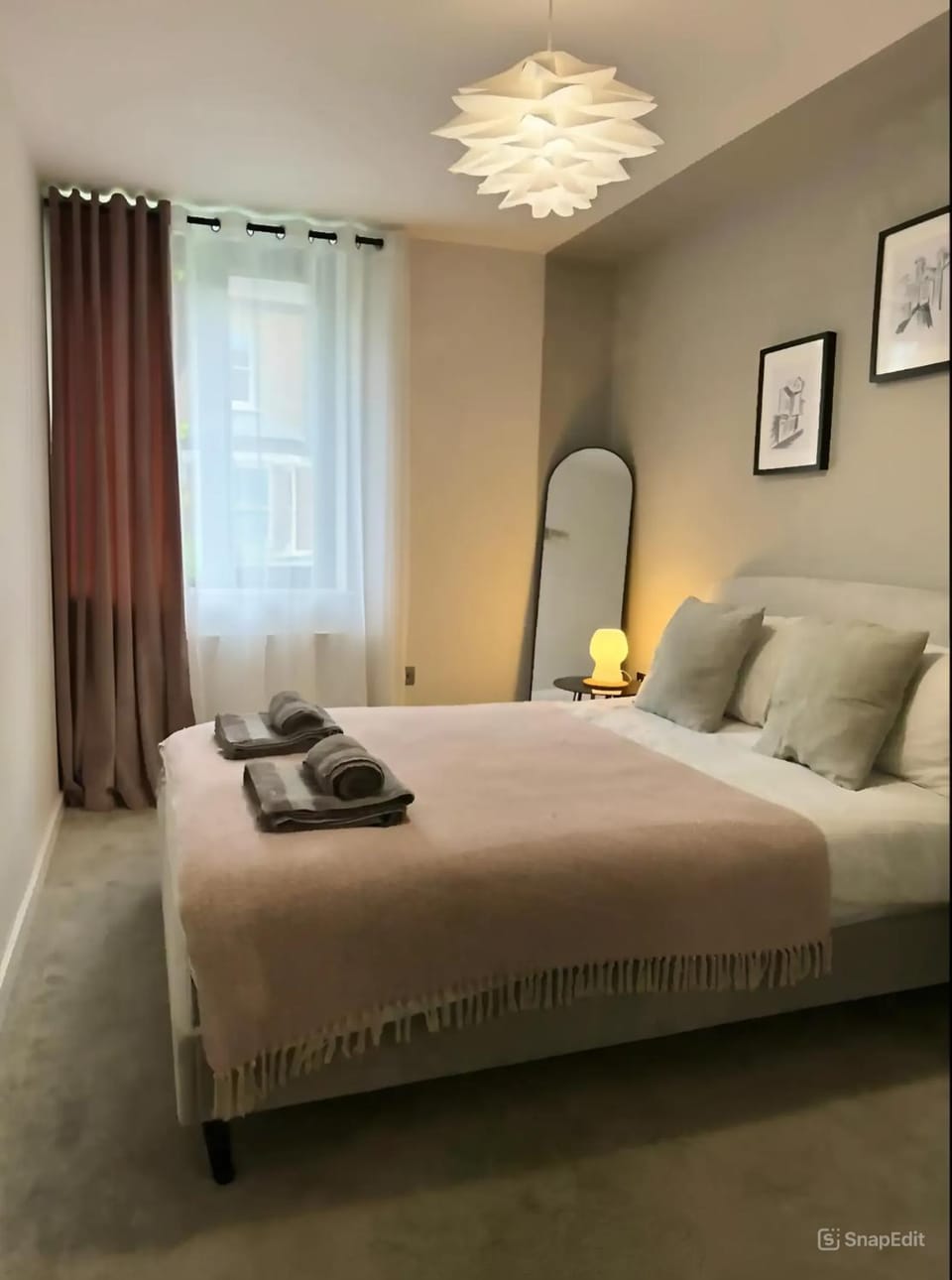 Bed, Photo of the whole room, Bedroom, towels
