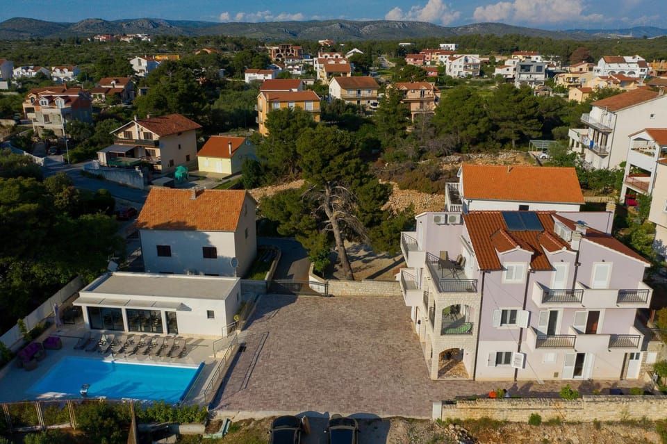 Property building, Day, Neighbourhood, Natural landscape, Bird's eye view, Pool view, Street view, Swimming pool