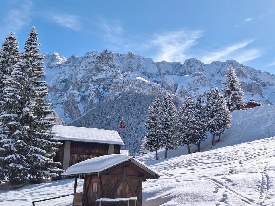 Nearby landmark, Natural landscape, Winter