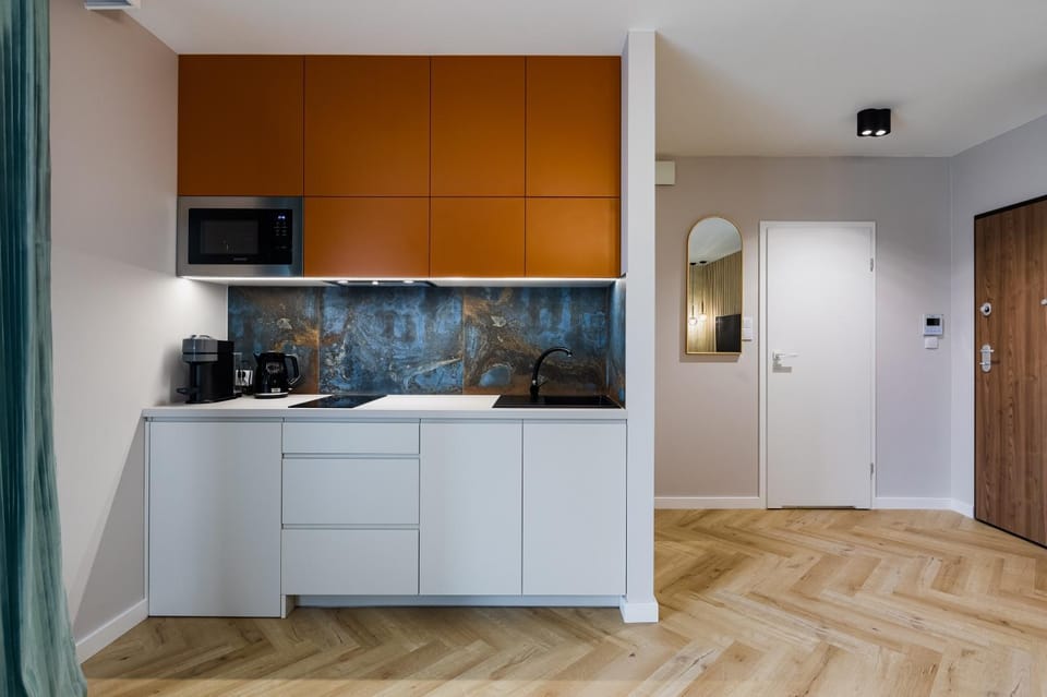 Kitchen or kitchenette, minibar, stove
