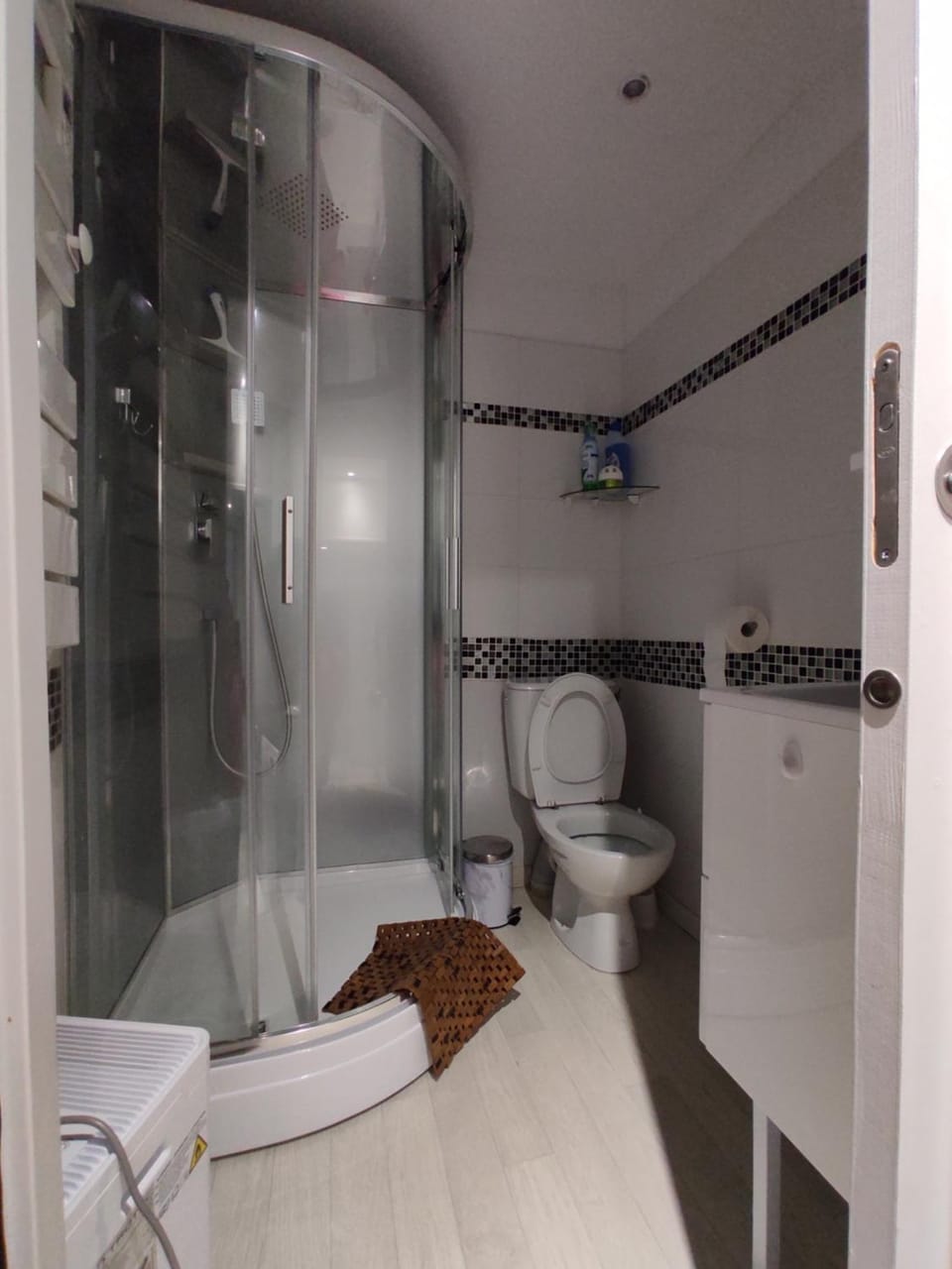 Shower, Toilet, Bathroom
