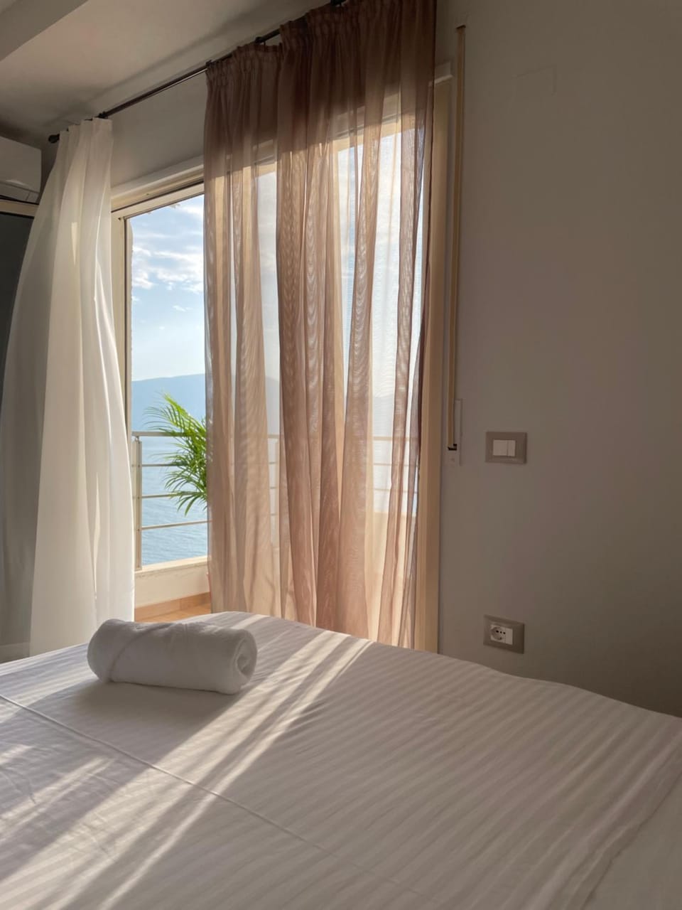 Bed, Natural landscape, Bedroom, Sea view, towels