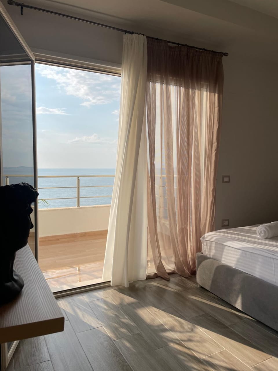 Bed, Natural landscape, View (from property/room), Balcony/Terrace, Bedroom, Sea view