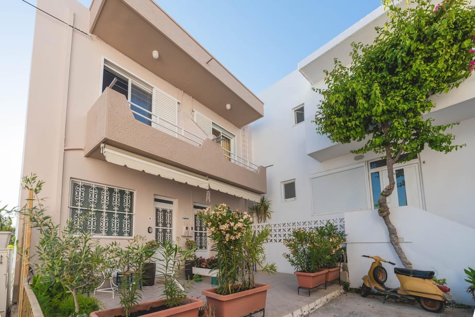 Property building, Facade/entrance