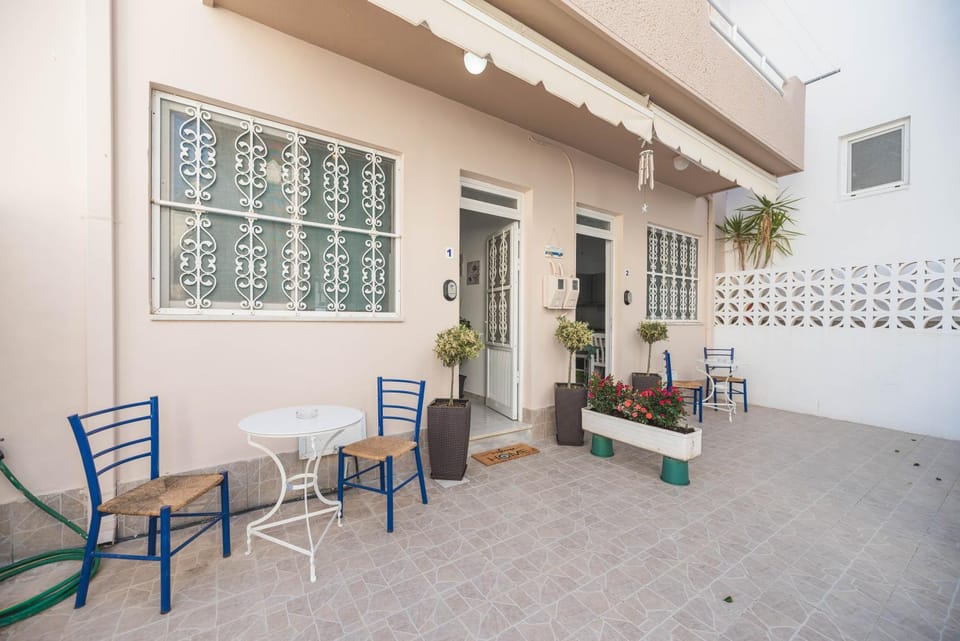 Facade/entrance, Balcony/Terrace