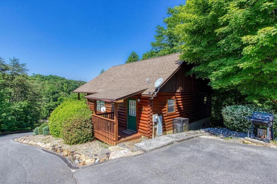 Strawberry Fields, Indoor resort Pool, WIFI, 560 FREE tickets each paid day Chalet in Sevier County