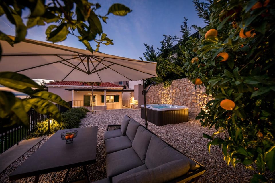 Property building, Seating area