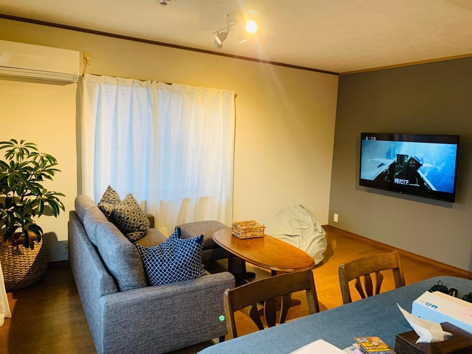 TV and multimedia, Living room, Dining area
