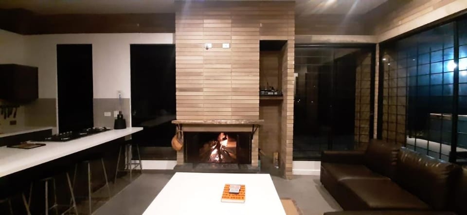 Kitchen or kitchenette, Living room, flat iron