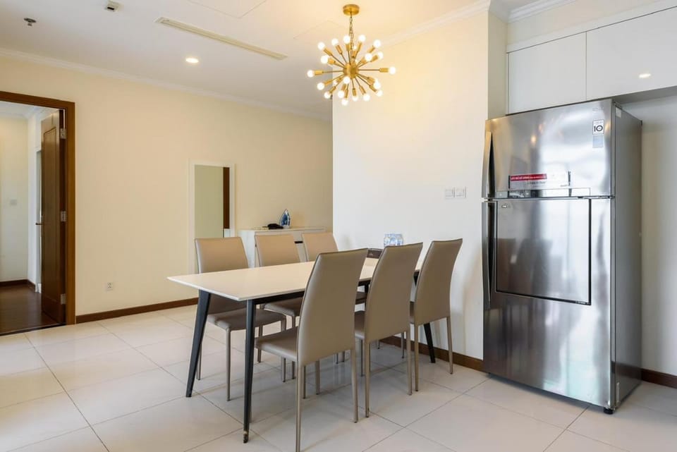 Kitchen or kitchenette, Dining area, oven
