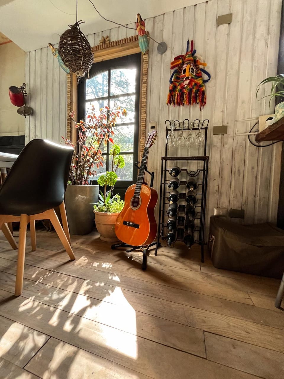 Restaurant/places to eat, Living room