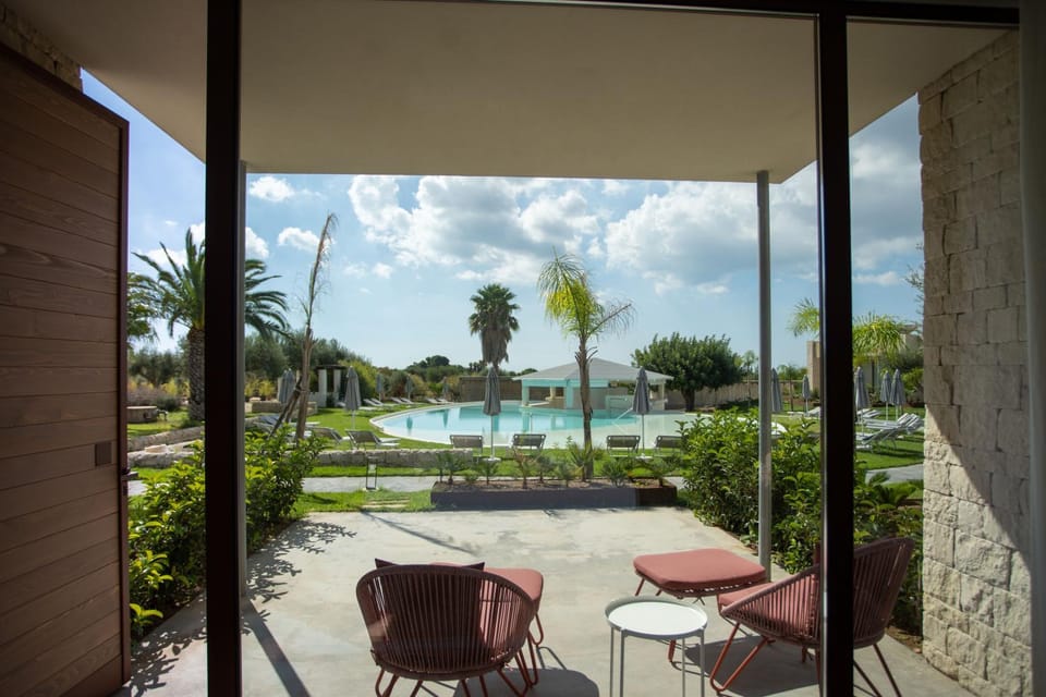 Patio, Spring, Day, Natural landscape, Garden, View (from property/room), Balcony/Terrace, Garden view, Pool view, Swimming pool, sunbed