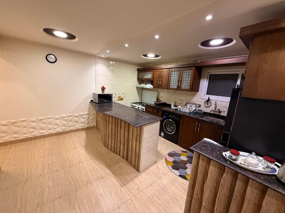 شقه 102 مطله علي قناة السويس والبحر فيو رائع بورسعيد Apartment in Egypt