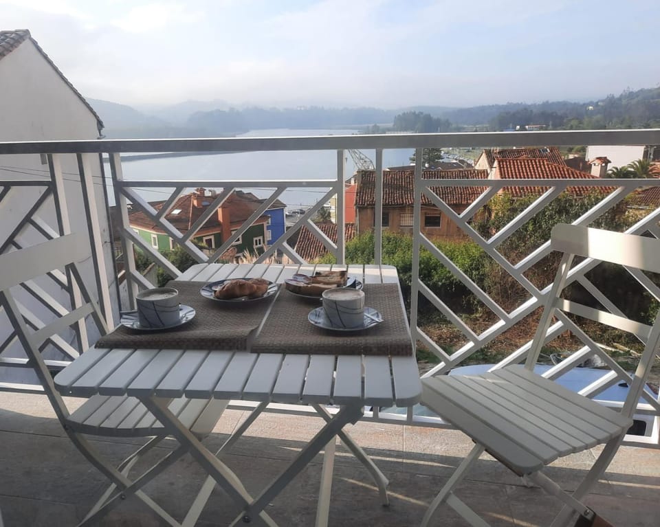 Balcony/Terrace, Food, River view, River view