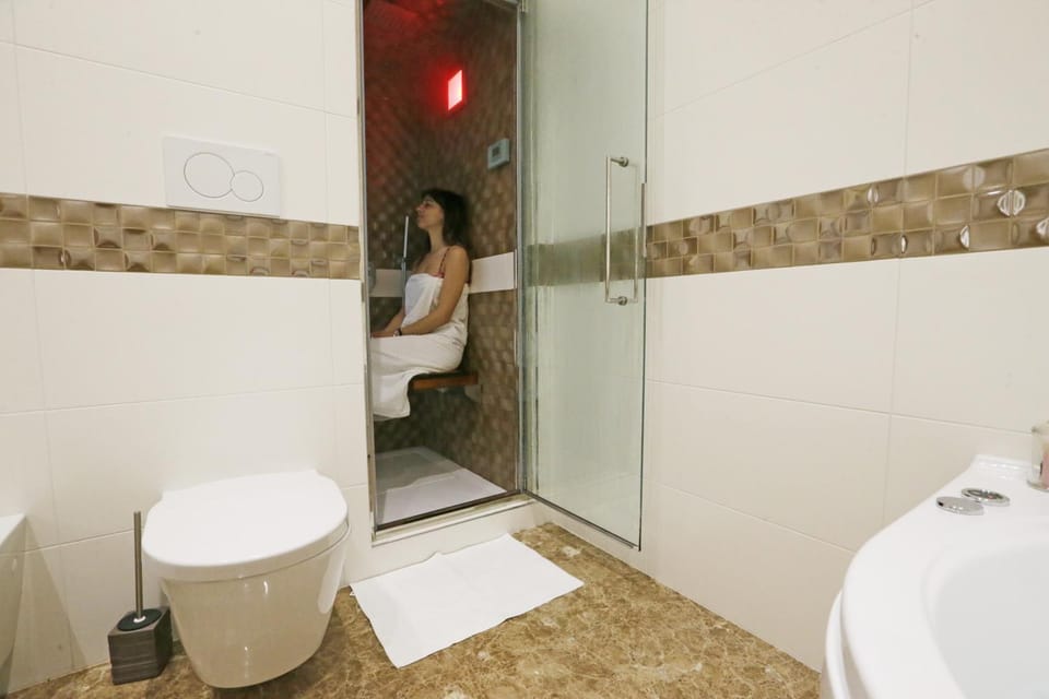 Shower, Steam room