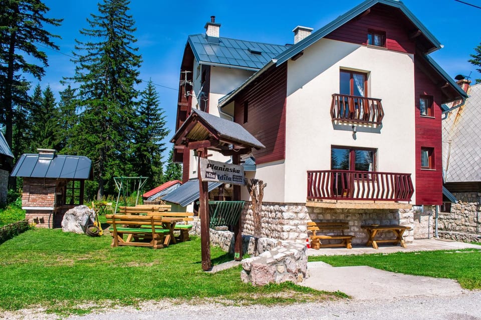 Off site, Day, Neighbourhood, Natural landscape, Summer