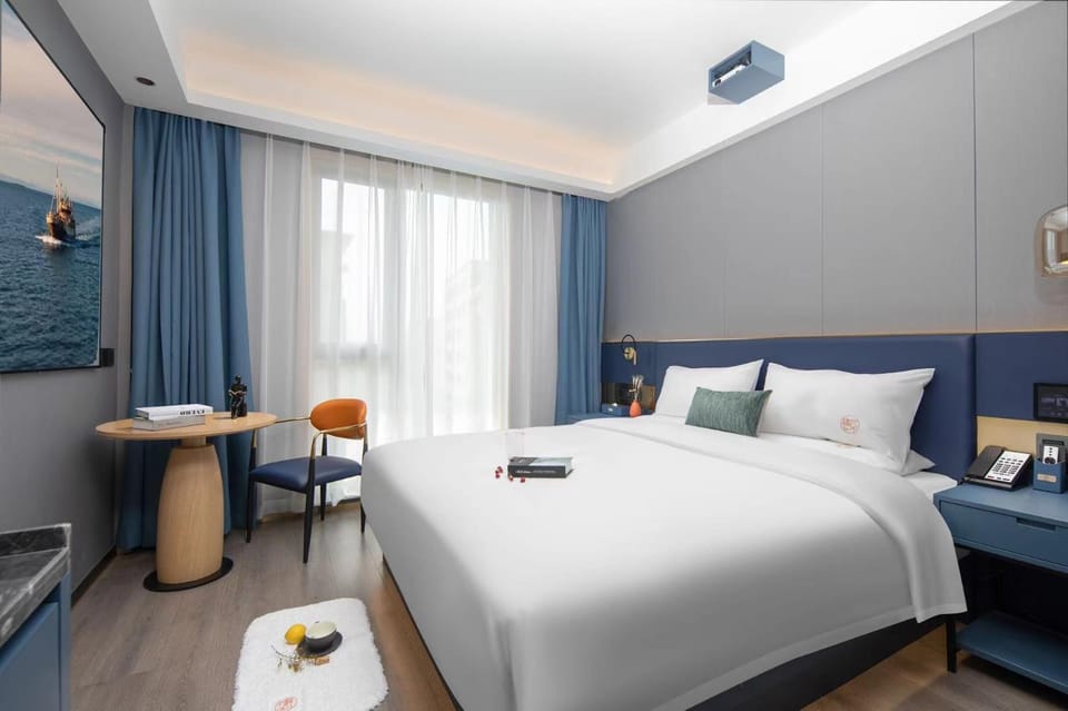 TV and multimedia, Photo of the whole room, Bedroom