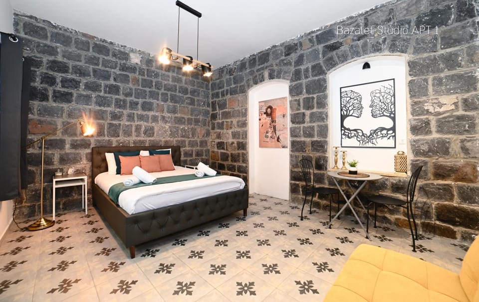 Bed, Seating area, Bedroom