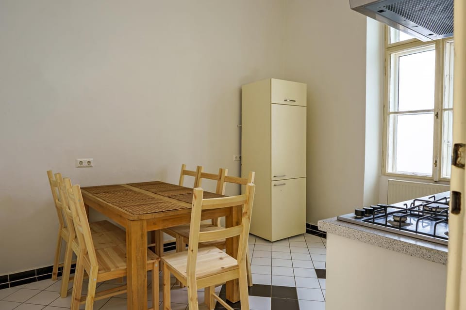 Dining area, kitchen
