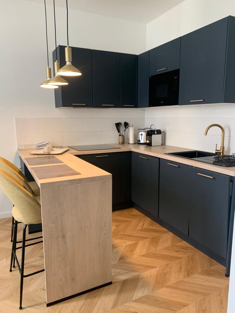 Coffee/tea facilities, minibar, stove